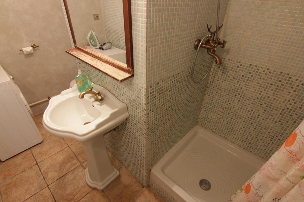 Cool 1 Bedroom Prokopska Apartment In Mala Strana ปราก ภายนอก รูปภาพ