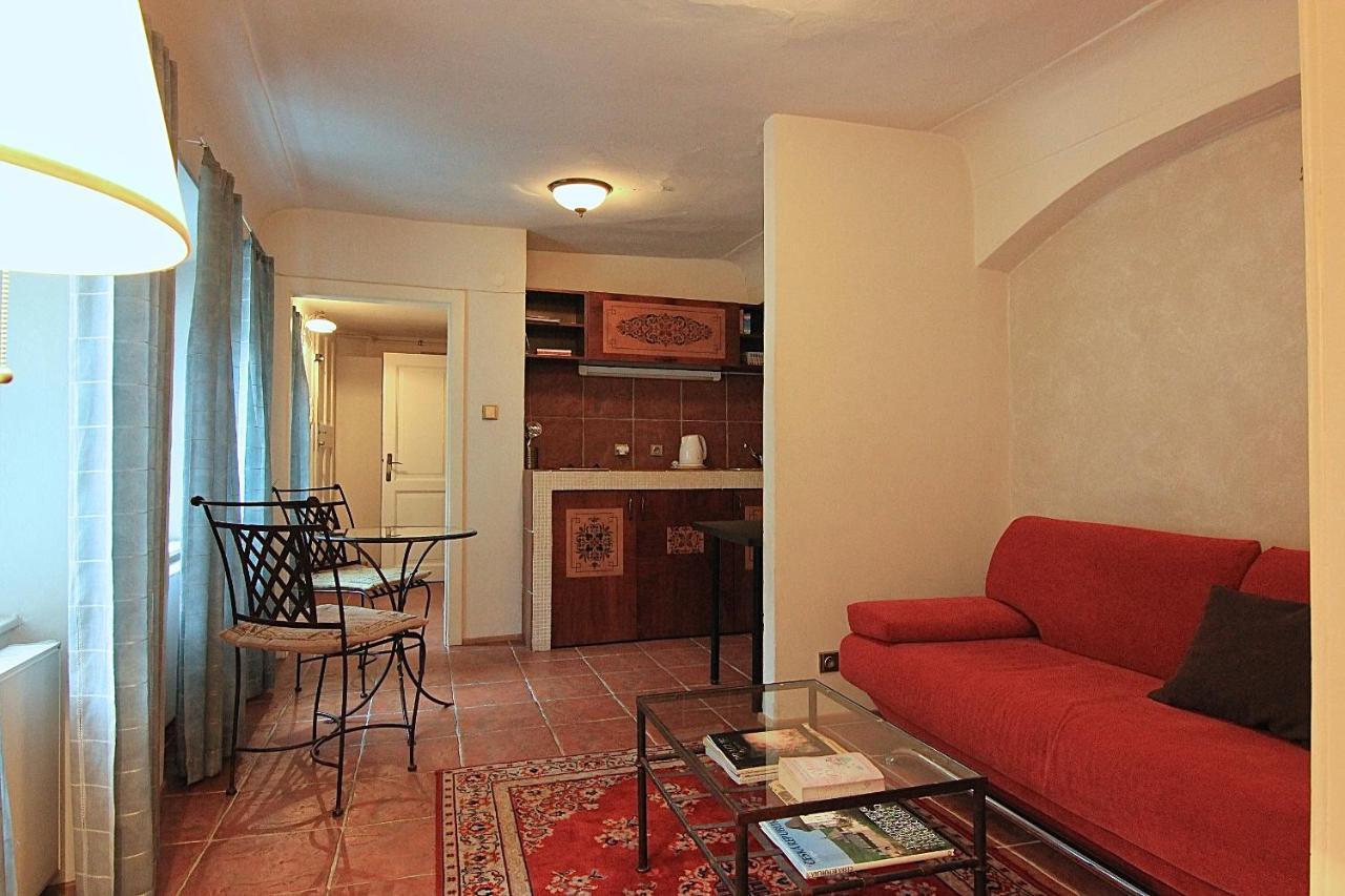 Cool 1 Bedroom Prokopska Apartment In Mala Strana ปราก ภายนอก รูปภาพ
