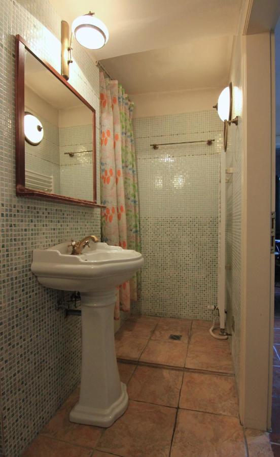Cool 1 Bedroom Prokopska Apartment In Mala Strana ปราก ภายนอก รูปภาพ
